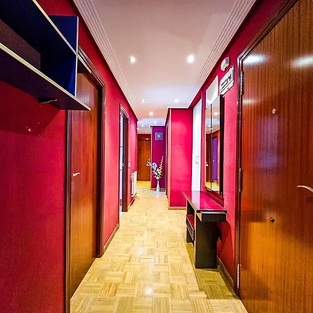 3 Large Modern Flat With Private Parking