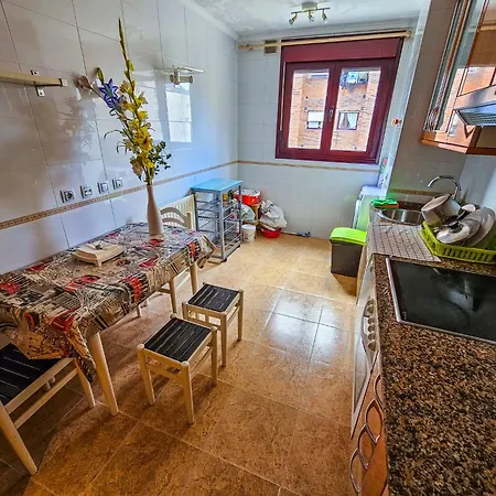 3 Large Modern Flat With Private Parking شقة *