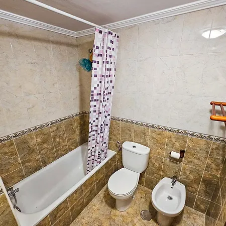 3 Large Modern Flat With Private Parking *